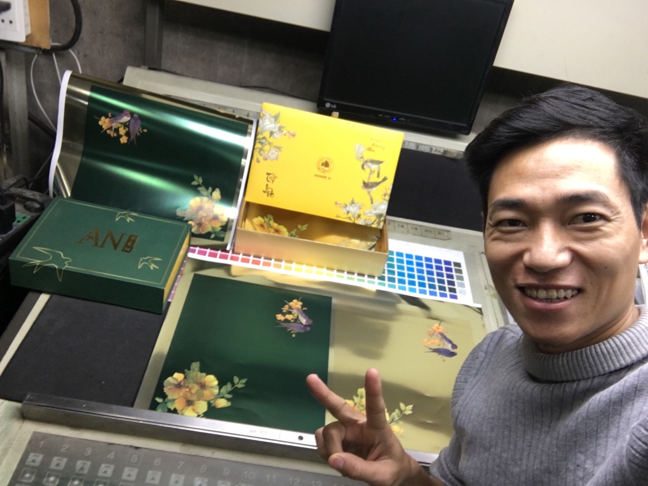 manufacturing mooncake boxes in In Bac Viet